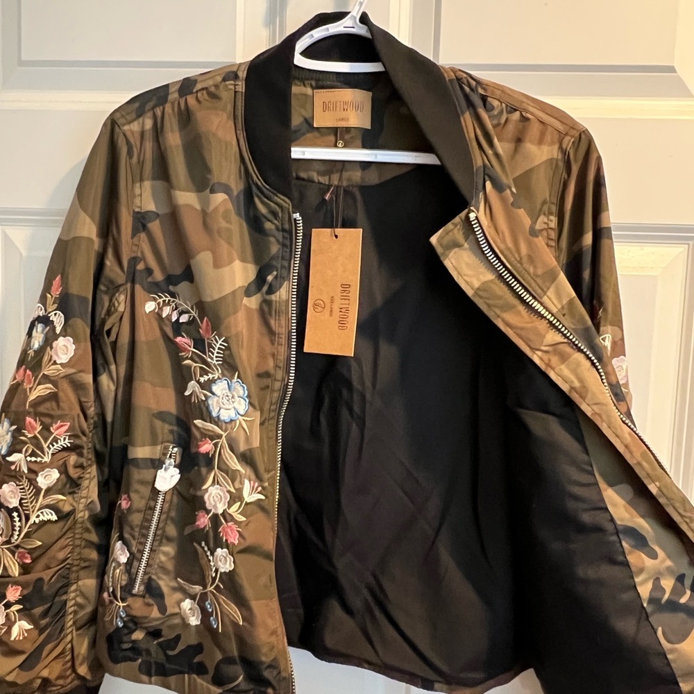 NWT Driftwood Camouflage Embroidered Bomber Jacket, Large - Picture 3 of 3